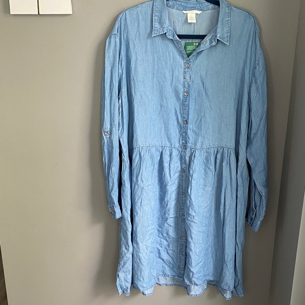 072. H&M Light Blue Button-Up Dress